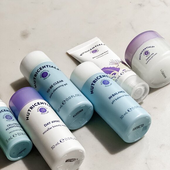 Kit Cura Della Pelle Nutricentials Scaduto 01/2024: Solo Per Uso Come Props (con Borsa)
